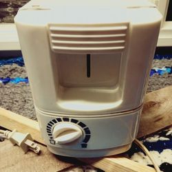 White Westinghouse 2-slice Toaster