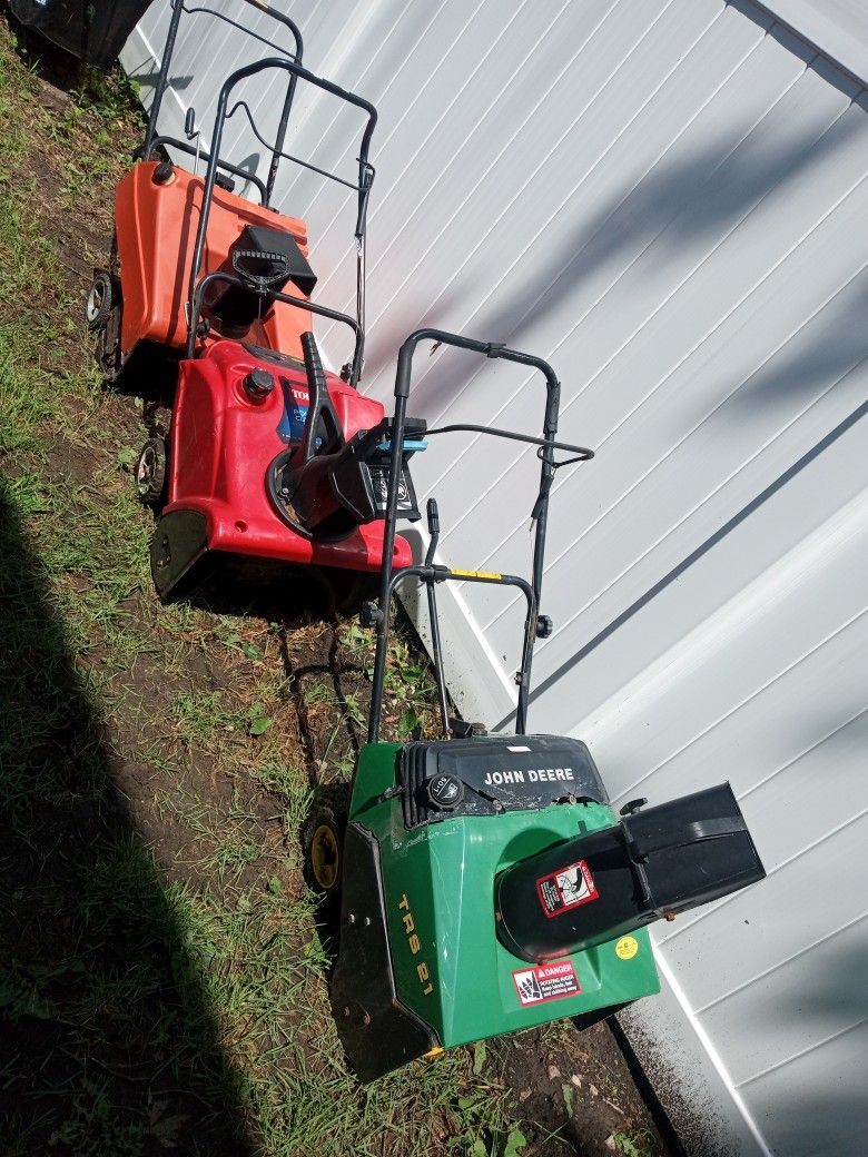 3 Snowblowers John Deere Runs!