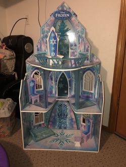 Frozen doll house