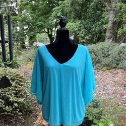 Jennifer Lopez brand flowy turquoise top. Size XL.