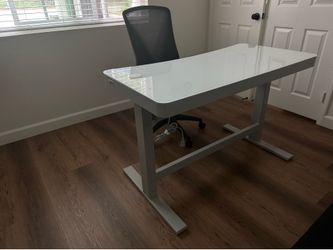 Tresanti 47” Standing Desk + Chair – White Glass