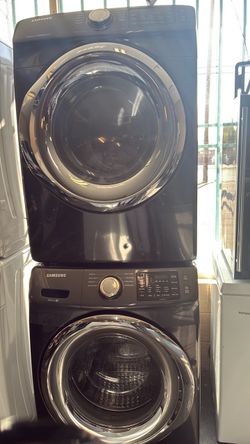 Nice like new Samsung washer and gas dryer set front