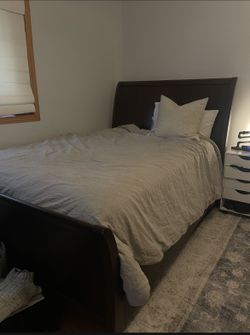 (BOX SPRING INCLUDED) SOLID WOOD BED FRAME + HEADBOARD + FOOTBOARD