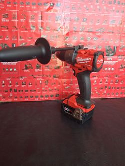 MILWAUKEE M18 FUEL 18V LITHIUM-ION BRUSHLESS CORDLESS 1/2-IN. HAMMER DRILL WITH 5.0 AH BATTERY