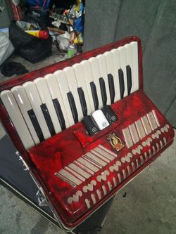 Vendo esta acordeón norteño 2 registros norteños