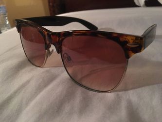 Leopard brown/gold trim sunglasses