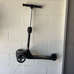 Three Wheel Scooter