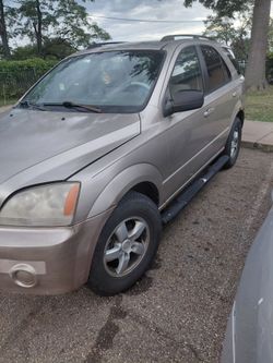 Gold '06 Kia Sorento LX