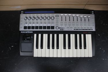 Novation 25SL MK2 MIDI Controller Keyboard 25 Key