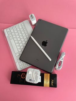 Apple IPad 8th Generation (10.2” Retina /Latest iOS 26/ 2020 model) 32GB with stylus pen, keyboard & Accessories