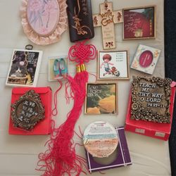 Decorations or small gifts 