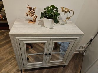Beautiful Mirrored Accent Cabinet/Console – Whitewashed Gray – Excellent Condition