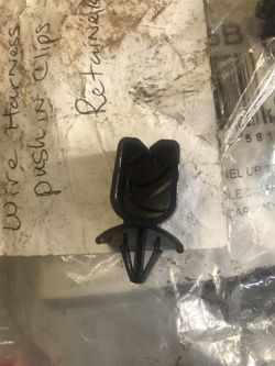 Automotive Wire Harness Snap In Retainers  3/8