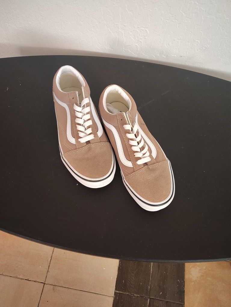 BRAND KNEW VANS NEVER USED