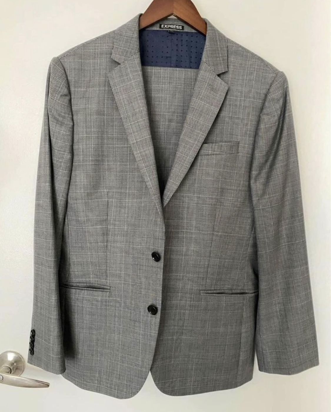 Men’s Express Suit - Like New