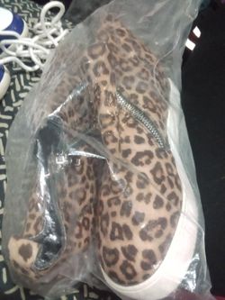 61\2 Cheetah Print Shoes 