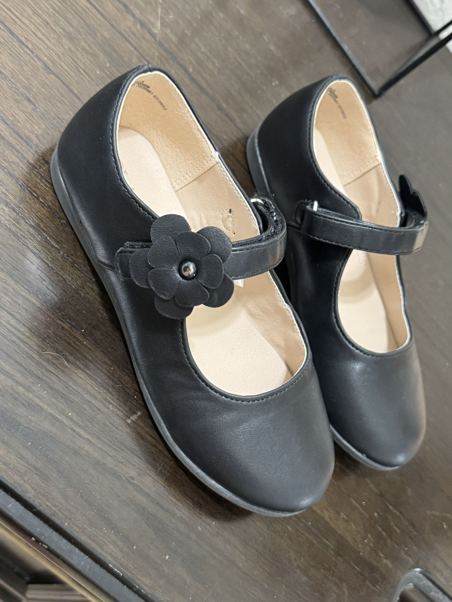 Girls Shoes…Size 11