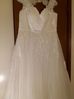 Beautiful Wedding Gown, Size 18, Sleeveless Thumbnail
