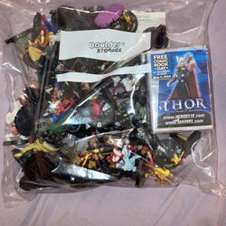 Heroclix Lot Of Nearly 60