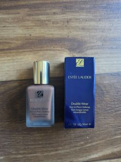 Estee Lauder double wear stay in place makeup 1fl. Oz 30ml brand new