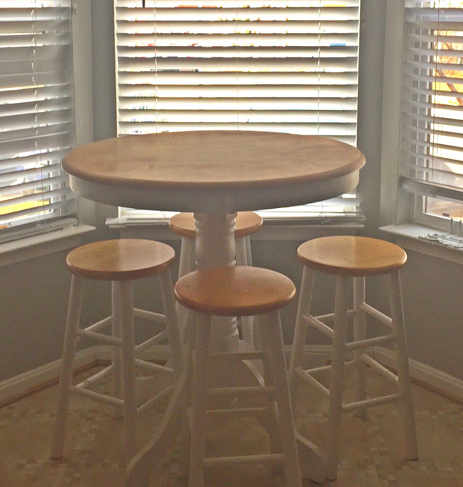 Pub style kitchenette Table and Stools