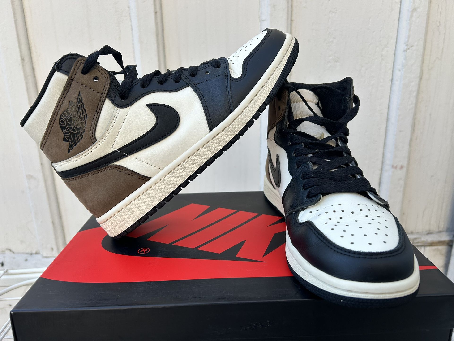 Jordan 1 Retro High OG Dark Mocha