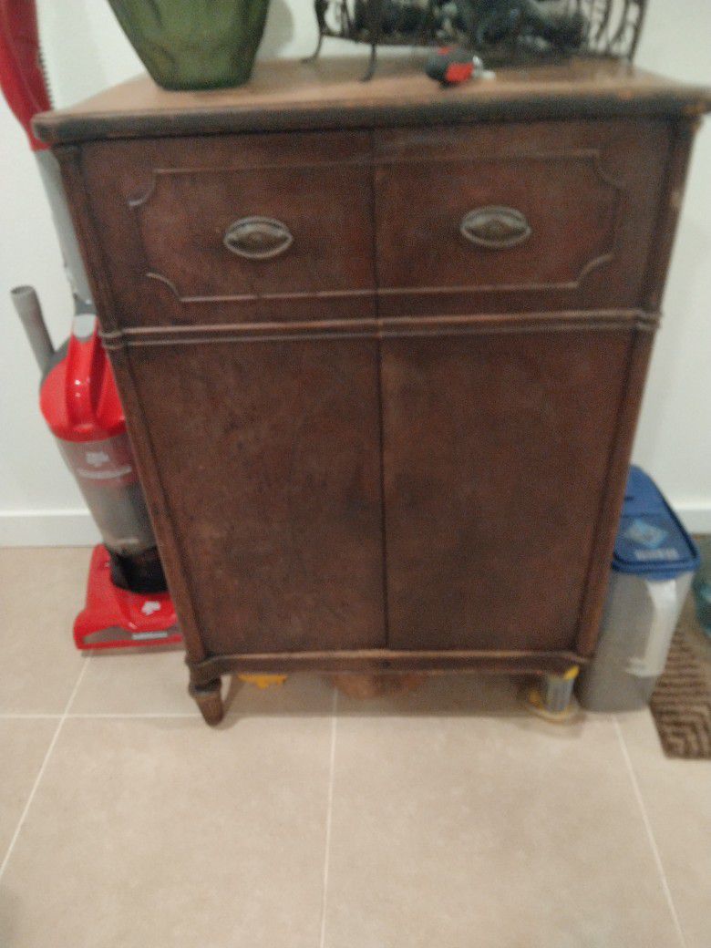 Gorgeous Antique Cabinet w/original hardware