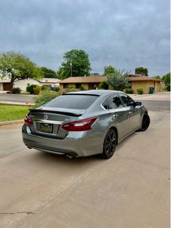2017 Nissan Altima SR - Midnight Edition