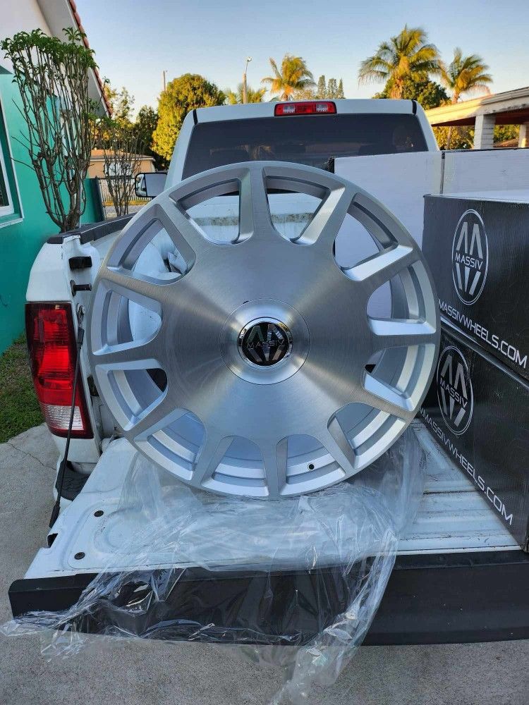 24s With Floating Caps NEW IN BOX