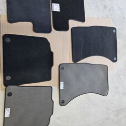 Original Audi Q5 Floor Mats – OEM  (2 Sets) 