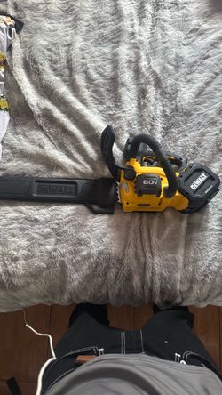 DeWalt co 60V Cordless Chainsaw