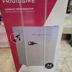NEW Frigidaire Compact Refrigerator 3.2 Cu Ft 