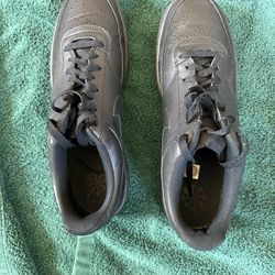 Black liw too Nike  sneakers