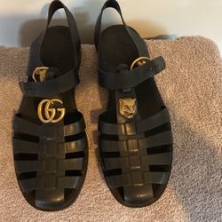 GUCCI RUBBER BUCKLE STRAP SANDAL