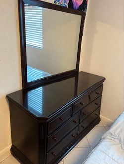 Wood dresser & mirror