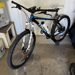 Used 29” Disc Brakes Trek Bike 