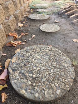 Free Round exposed aggregate stepping stones large/med/small