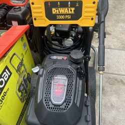 Pressure Washer Dewalt Con Honda  3300 