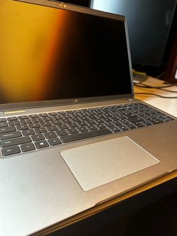 Dell business class, laptop - very fast perfect for AI