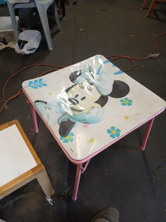 Minney Mouse Kids Table 