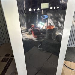 Portable A/C Unit Hardly Used 