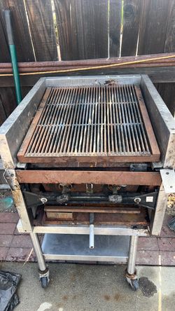 Commercial natural gas grill