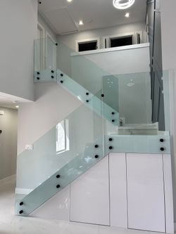 Glass stairs in all the measures