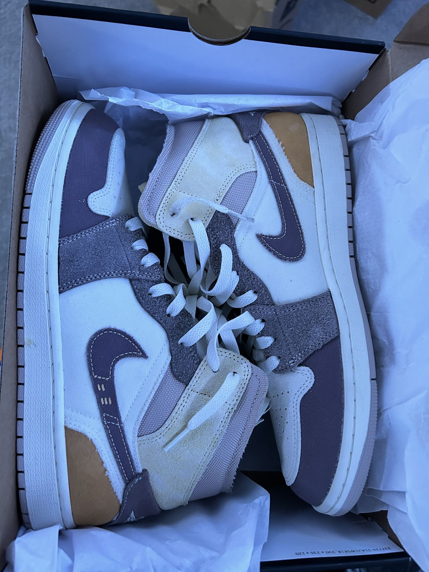 Jordan 1 Mids