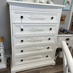 White chest of drawers Dixie Revival