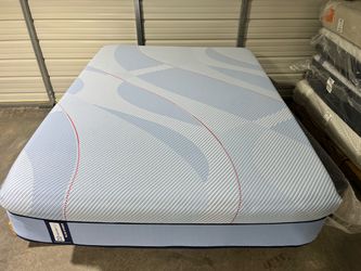 Sealy Posturepedic mattress AND box spring - QUEEN