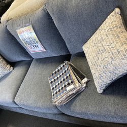 Gorgeous Sleeper Sofa 🤗 Easy Financing Options  ✨ Free Delivery  📦 