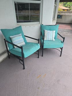 Outdoor lounge chairs