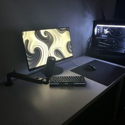 GAMING SETUP/PC LOOKING FOR TRADES!