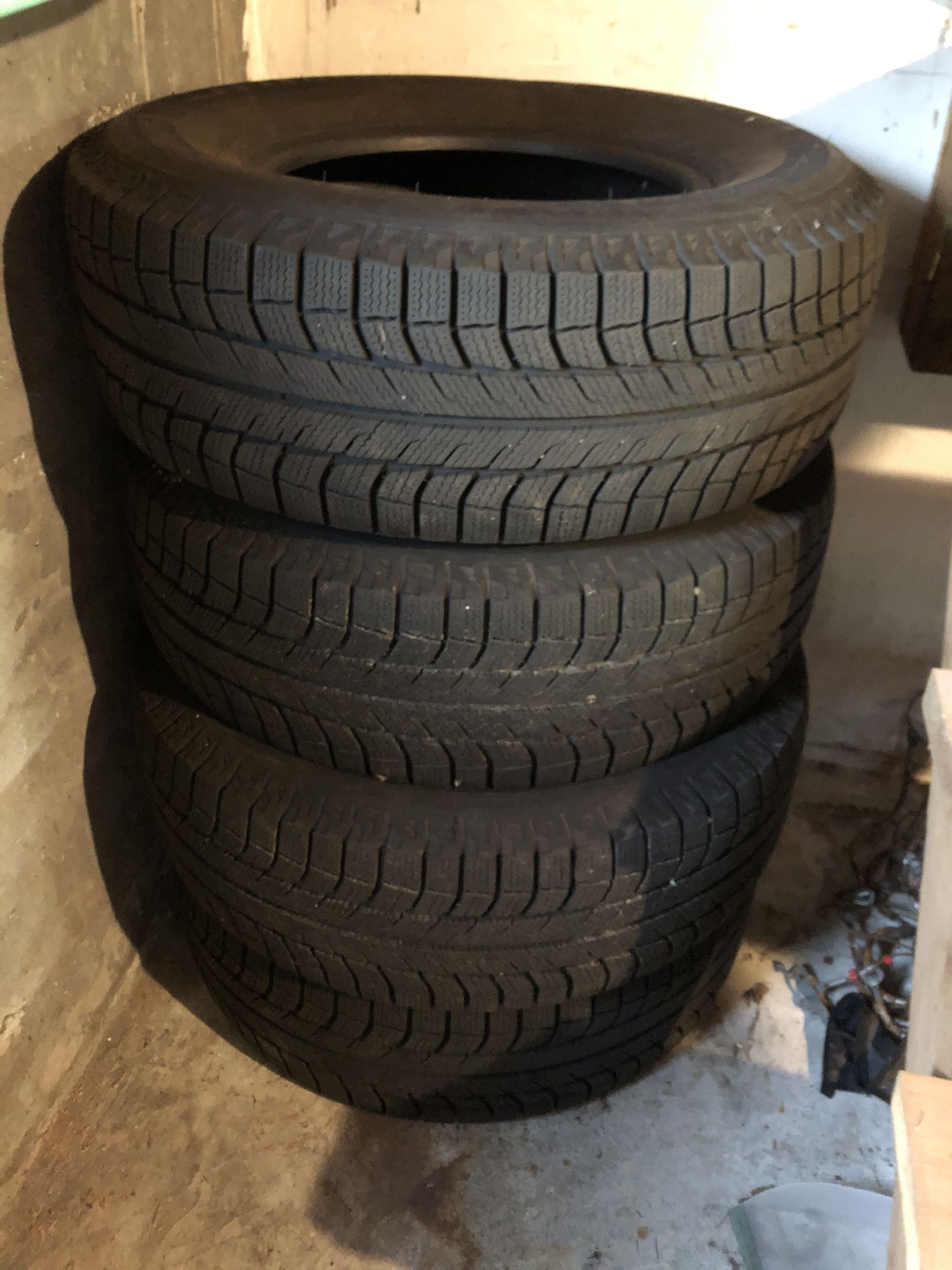 265/70R-16 MICHELIN Snow tires
